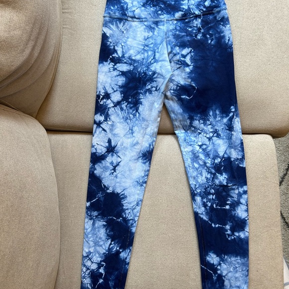 Electric & Rose | Blue tie-dye workout set. - Picture 6 of 6